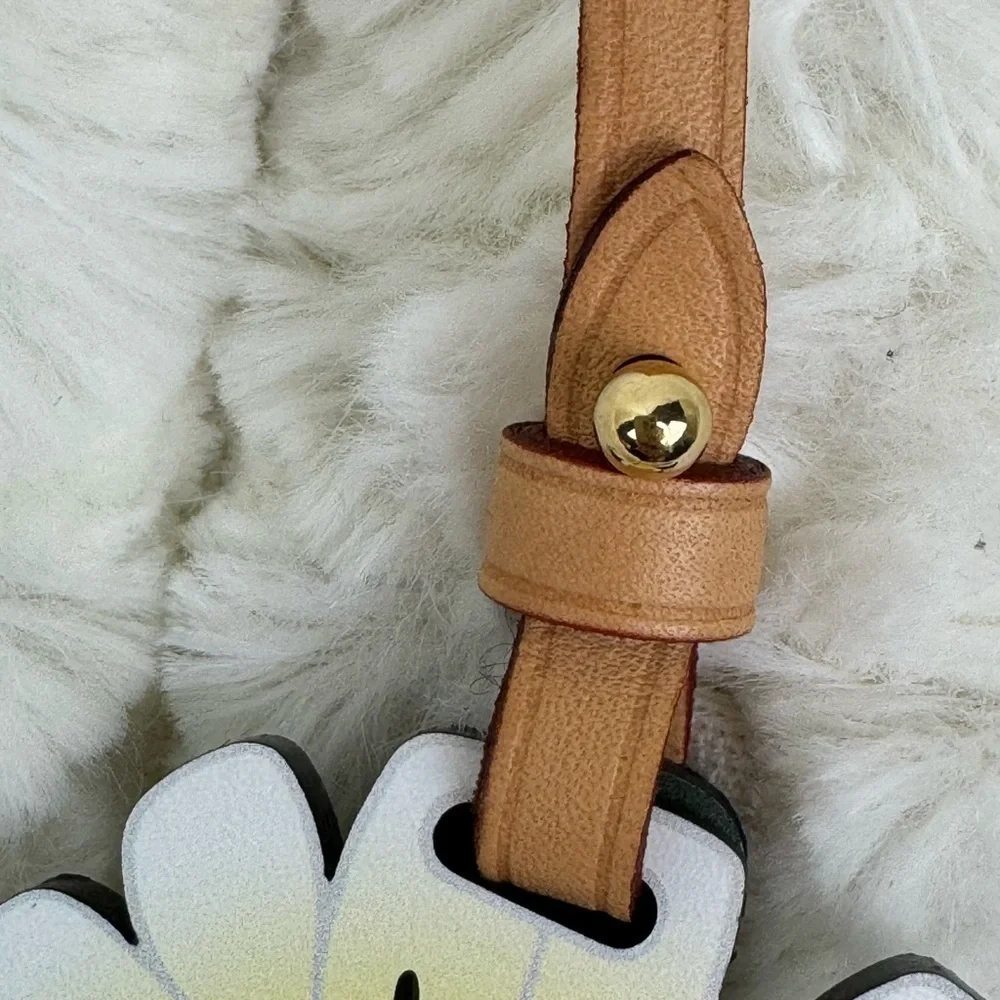 Louis Vuitton elegant louis